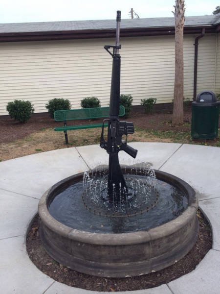 What Is Going On Here? (17 pics)
