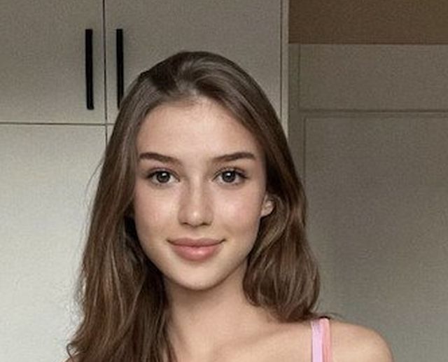 Girls In Dresses (54 pics)