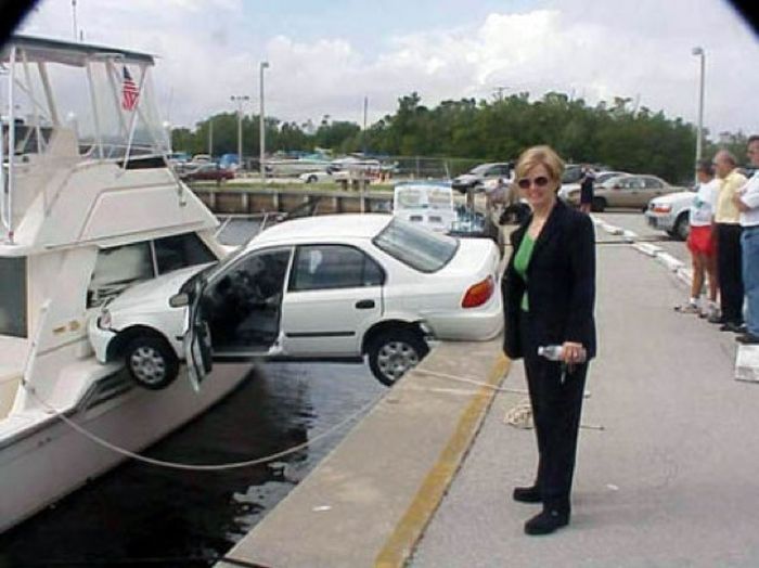 Weird Car Crashes (20 pics)