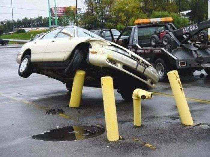 Weird Car Crashes (20 pics)