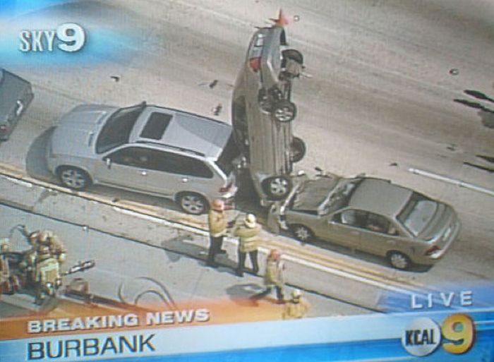 Weird Car Crashes (20 pics)