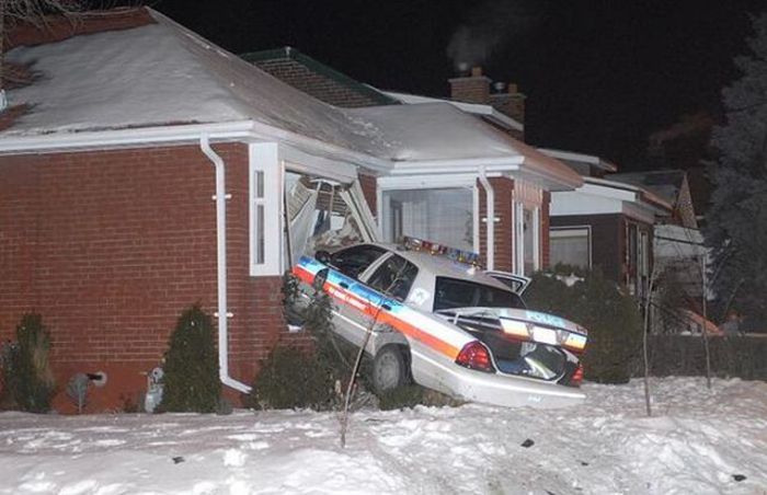Weird Car Crashes (20 pics)