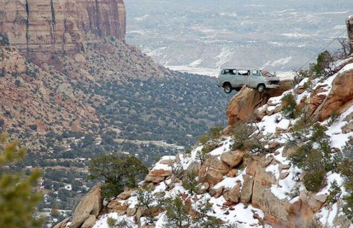 Weird Car Crashes (20 pics)