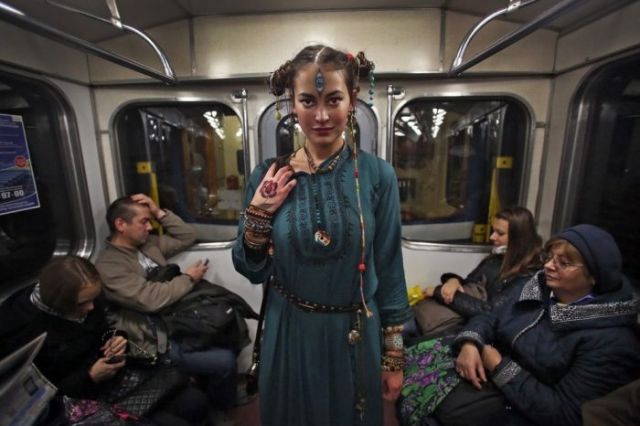 Strange People In The Subway (20 pics)