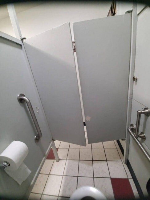 Odd Restrooms (17 pics)