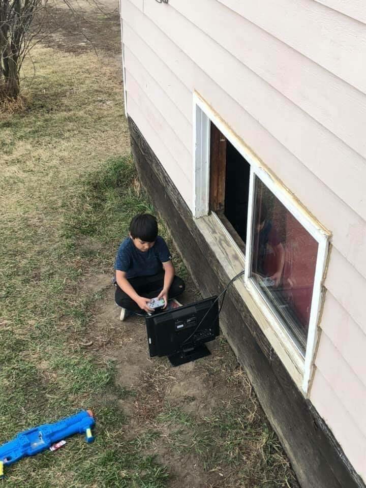 What Is Going On Here? (14 pics)