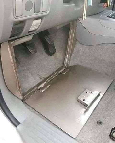 What Is Going On Here? (14 pics)
