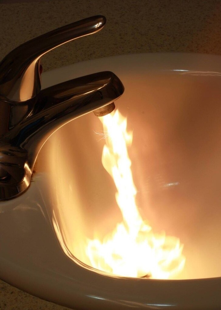 What Is Going On Here? (15 pics)