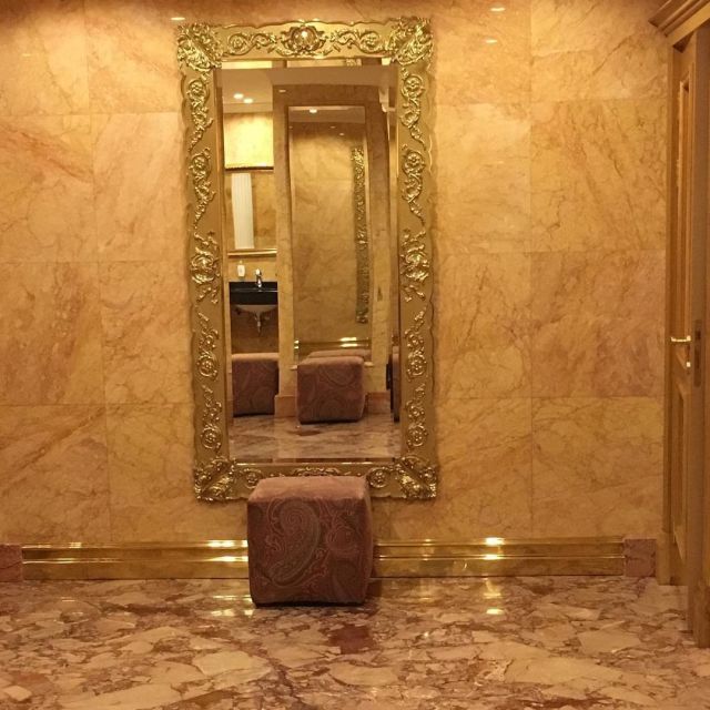 Odd Interiors (15 pics)