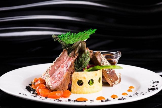 Interesting Food Serving (17 pics)