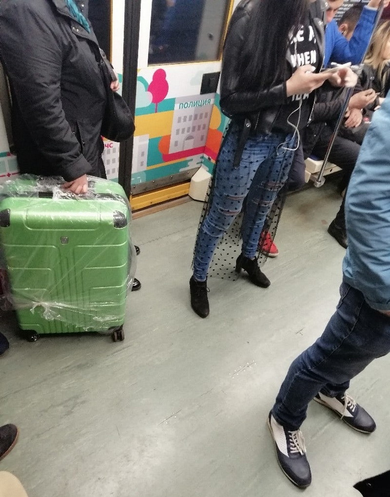 Strange People In The Subway (24 pics)