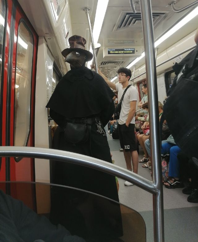 Strange People In The Subway (24 pics)