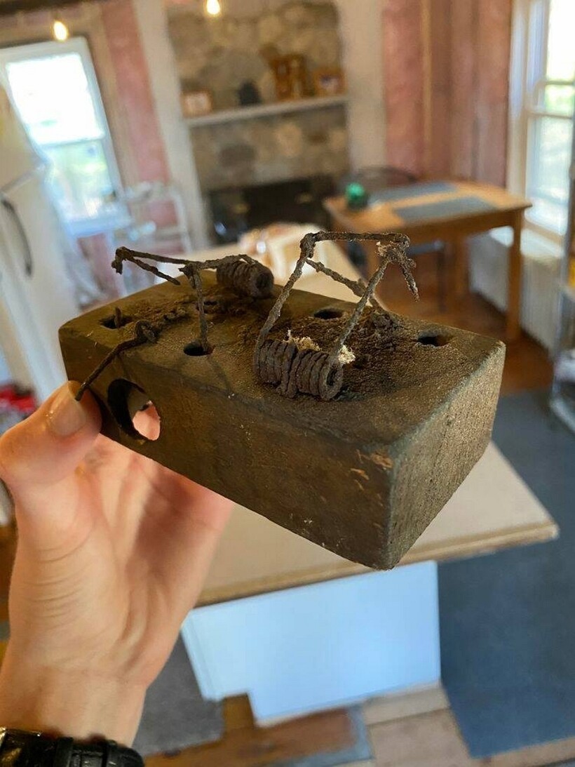 Finds In Old Houses (13 pics)