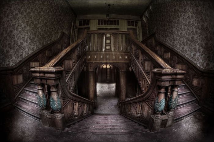 Scary Abandoned Places (22 pics)