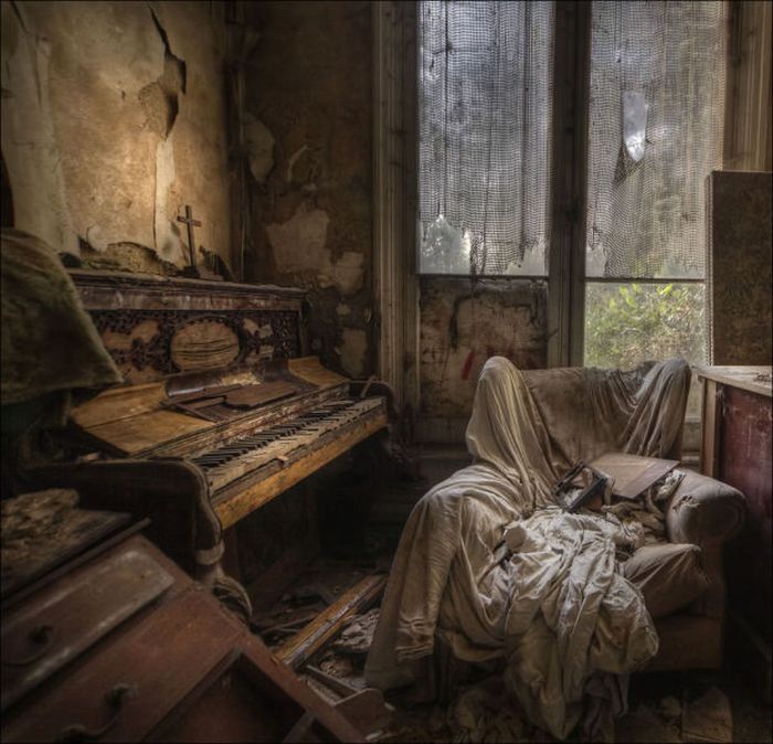 Scary Abandoned Places (22 pics)