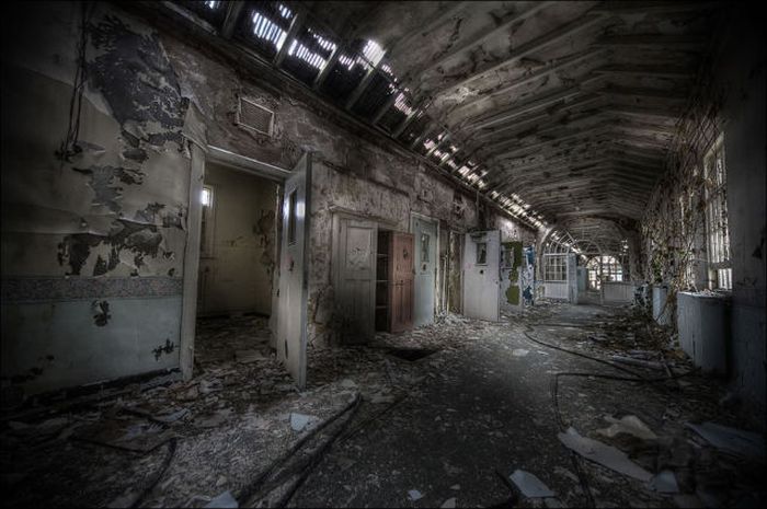 Scary Abandoned Places (22 pics)