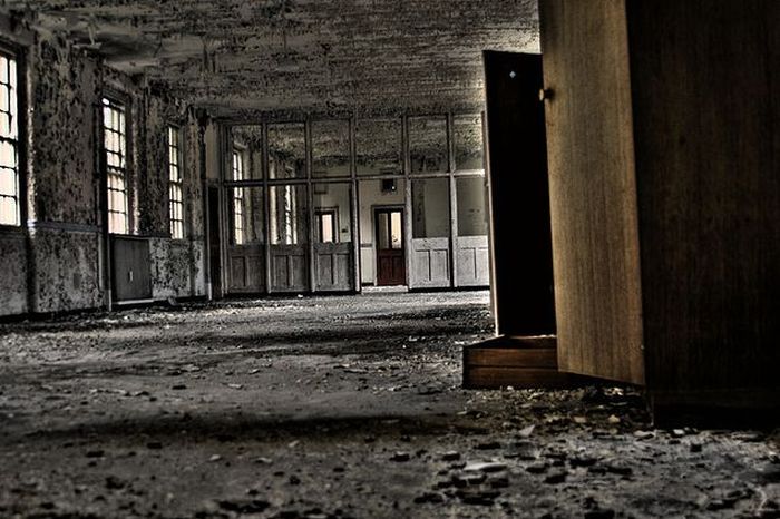 Scary Abandoned Places (22 pics)
