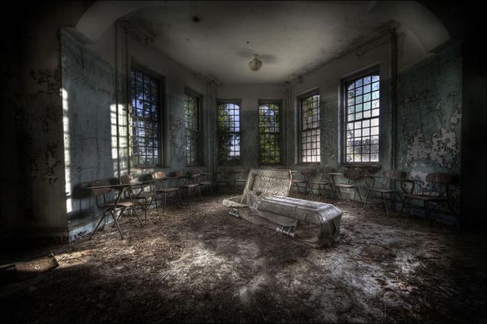 Scary Abandoned Places (22 pics)