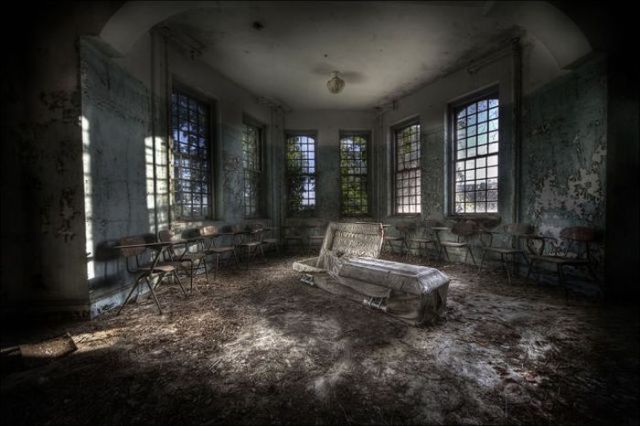 Scary Abandoned Places (22 pics)