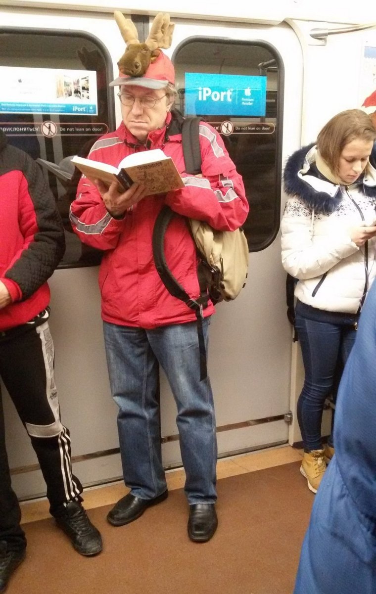 Strange People In The Subway (23 pics)