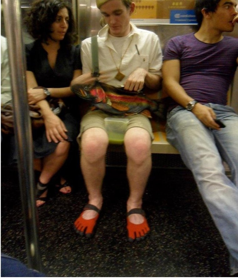 Strange People In The Subway (23 pics)