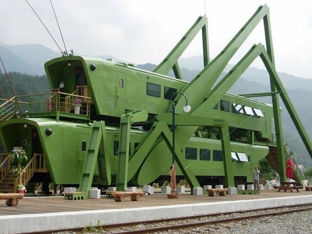 Odd Constructions (15 pics)