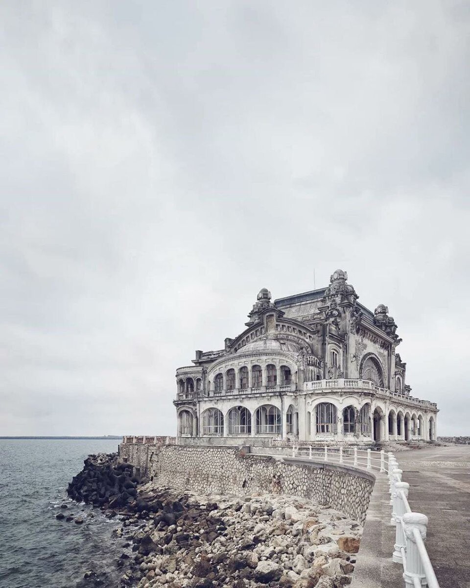 Beautiful Abandoned Places (15 pics)