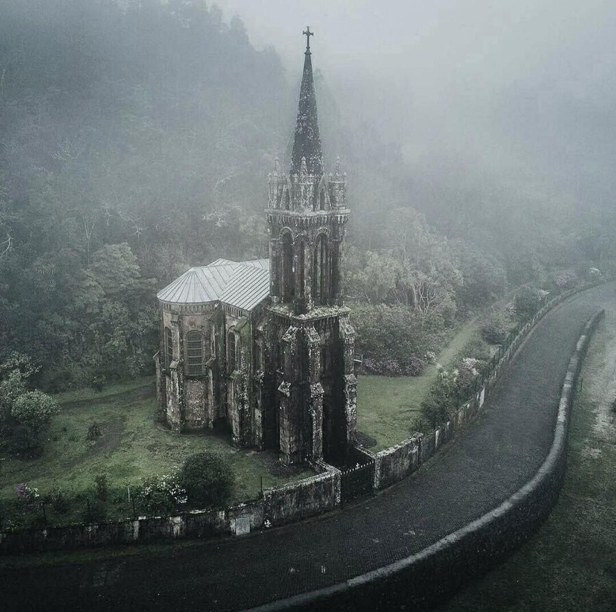 Beautiful Abandoned Places (15 pics)