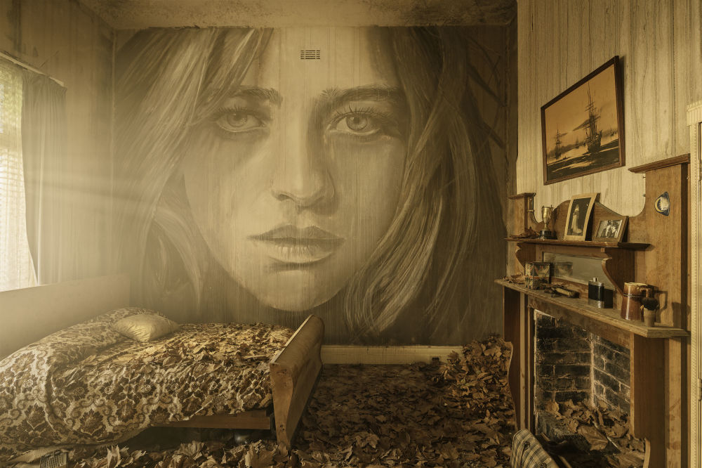 Awesome Female Portraits In Abandoned Houses (19 pics)