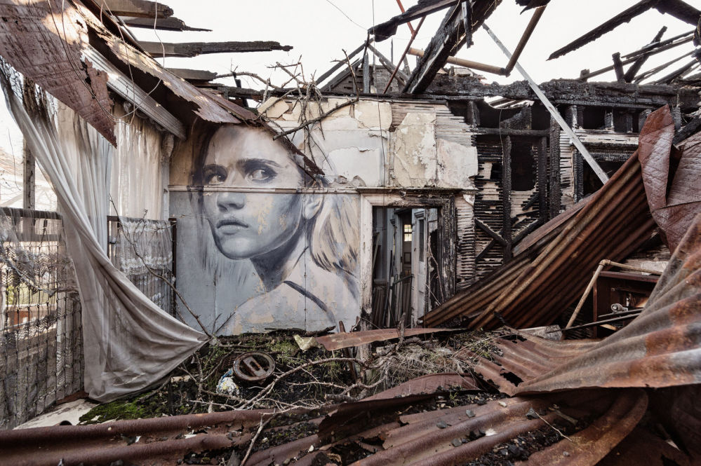 Awesome Female Portraits In Abandoned Houses (19 pics)