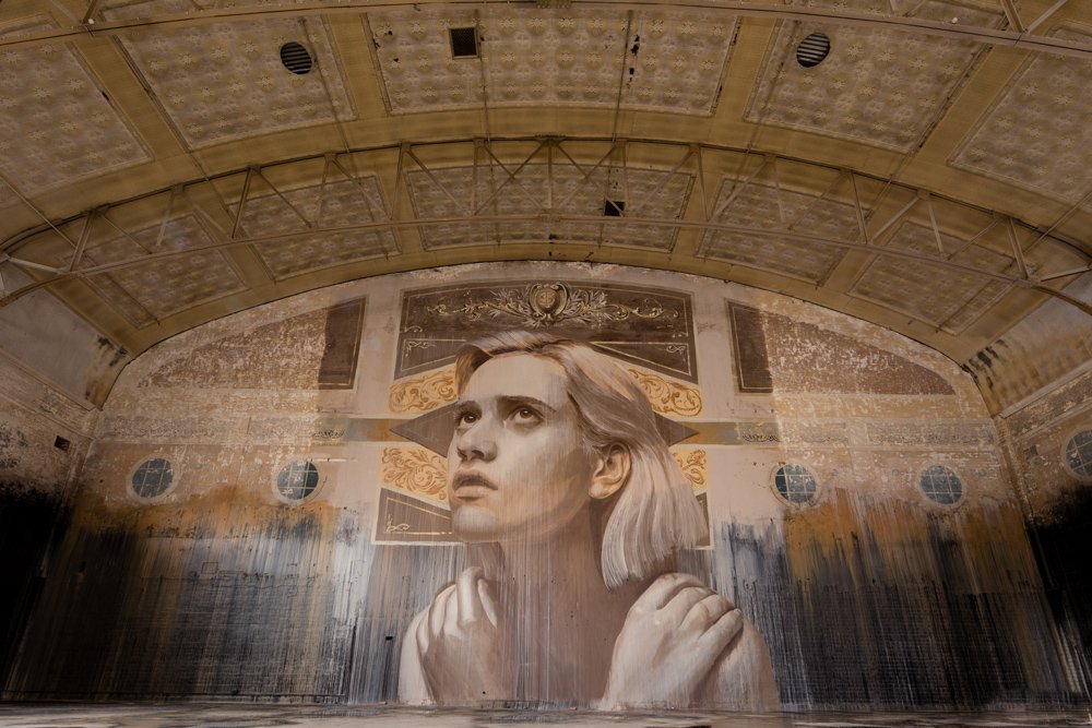 Awesome Female Portraits In Abandoned Houses (19 pics)