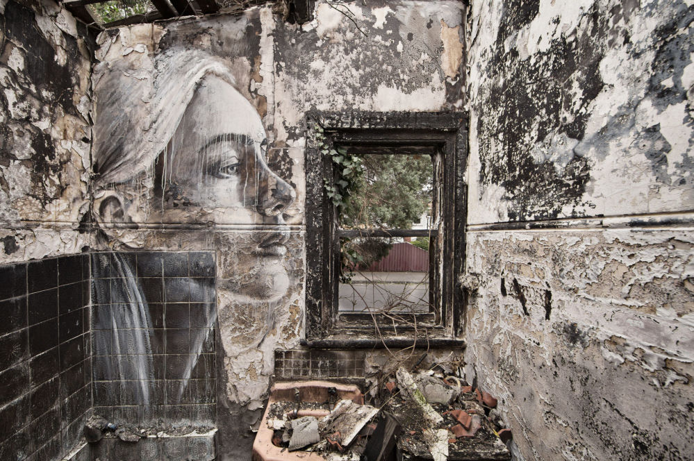 Awesome Female Portraits In Abandoned Houses (19 pics)