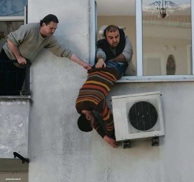What Is Going On Here? (21 pics)