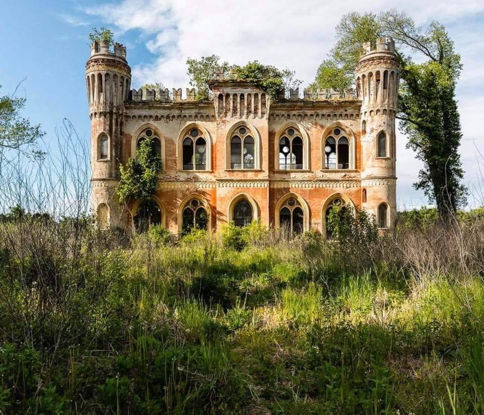 Beautiful Abandoned Places (20 pics)