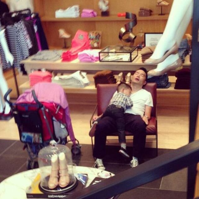 Men And Shopping (21 pics)