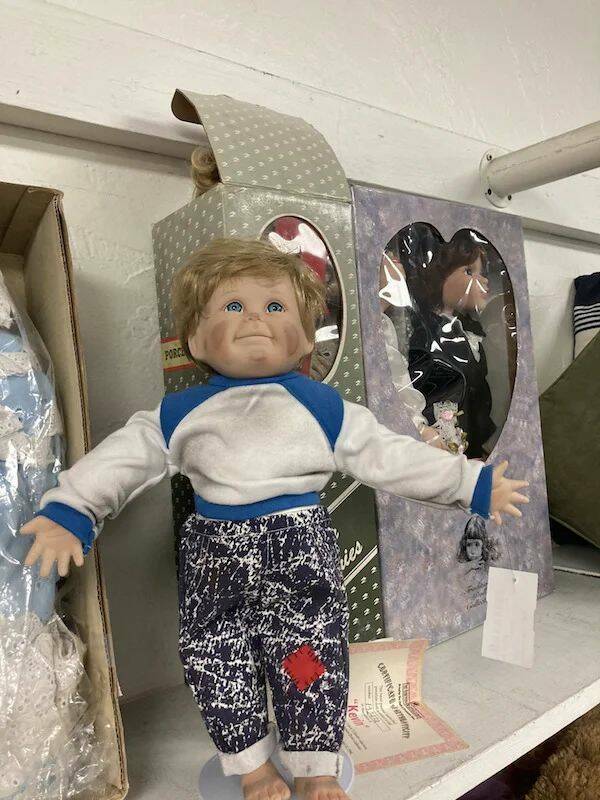 Odd Finds In Thrift Shops (15 pics)