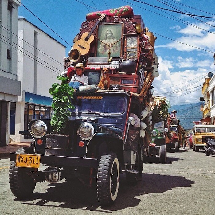 Unusual Parade Of Jeeps (20 pics)