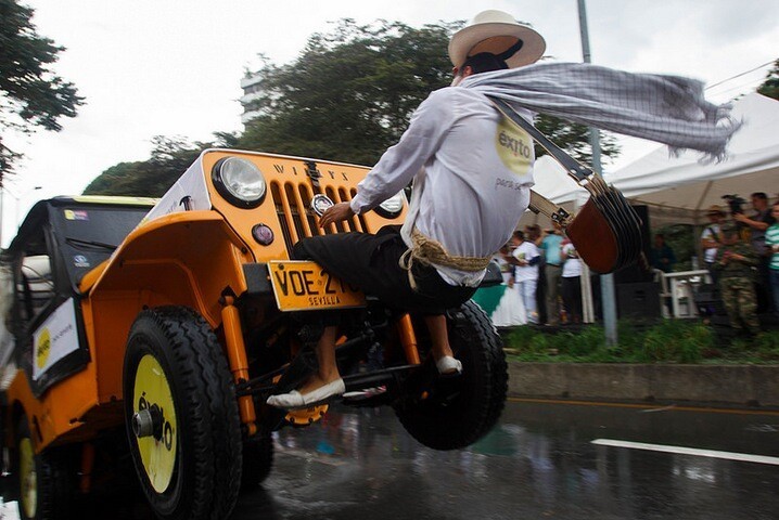 Unusual Parade Of Jeeps (20 pics)