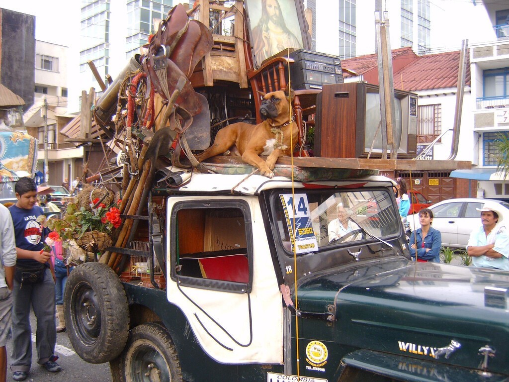 Unusual Parade Of Jeeps (20 pics)