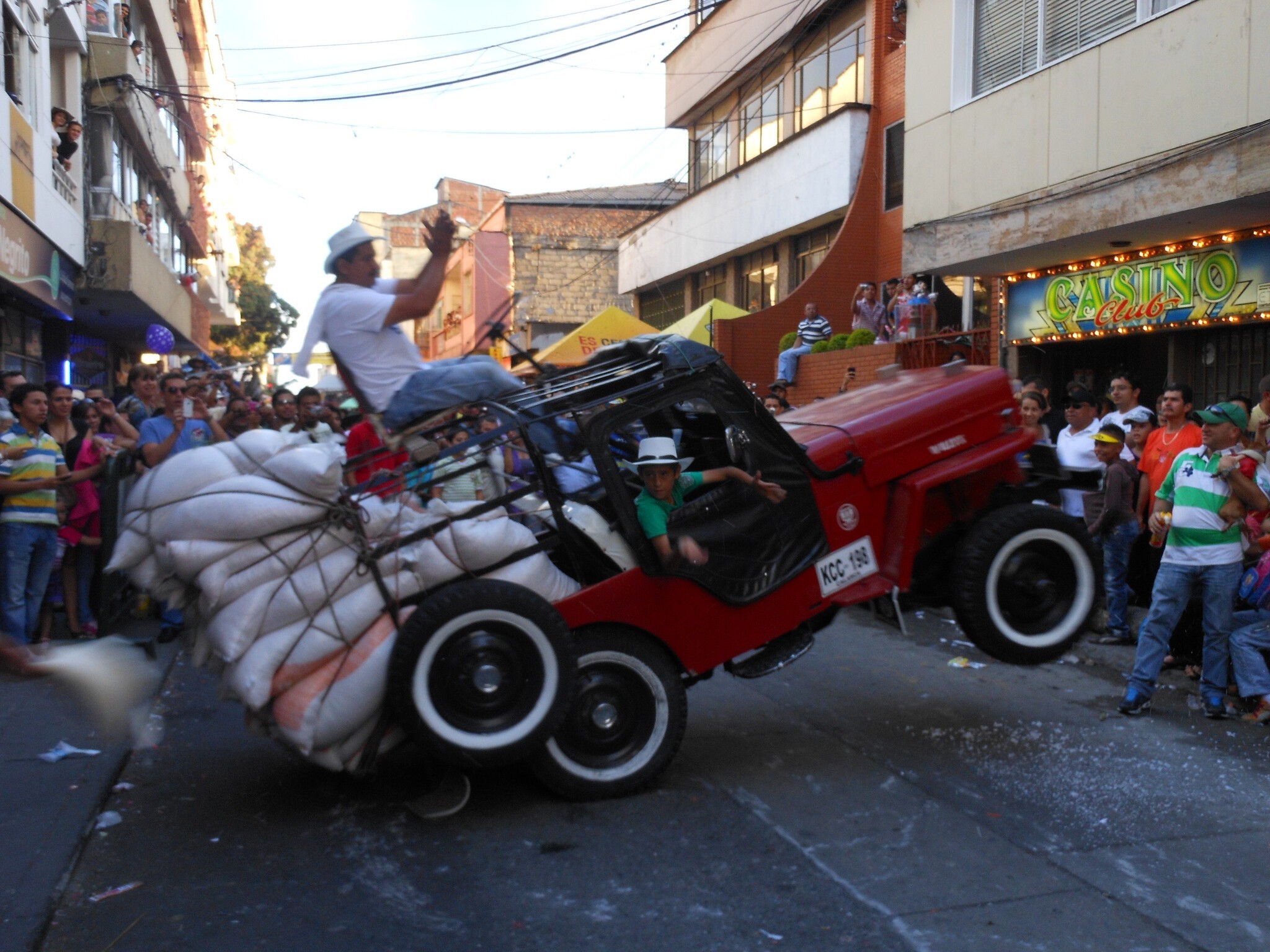 Unusual Parade Of Jeeps (20 pics)