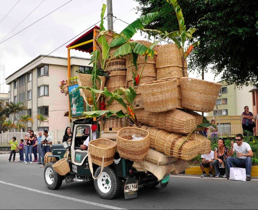 Unusual Parade Of Jeeps (20 pics)