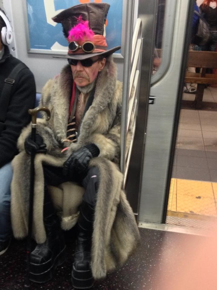 Strange People In The Subway (16 pics)