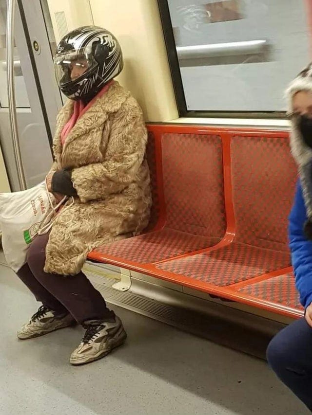 Strange People In The Subway (16 pics)