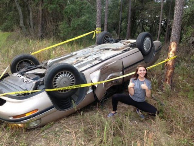 Strange Car Crashes (25 pics)
