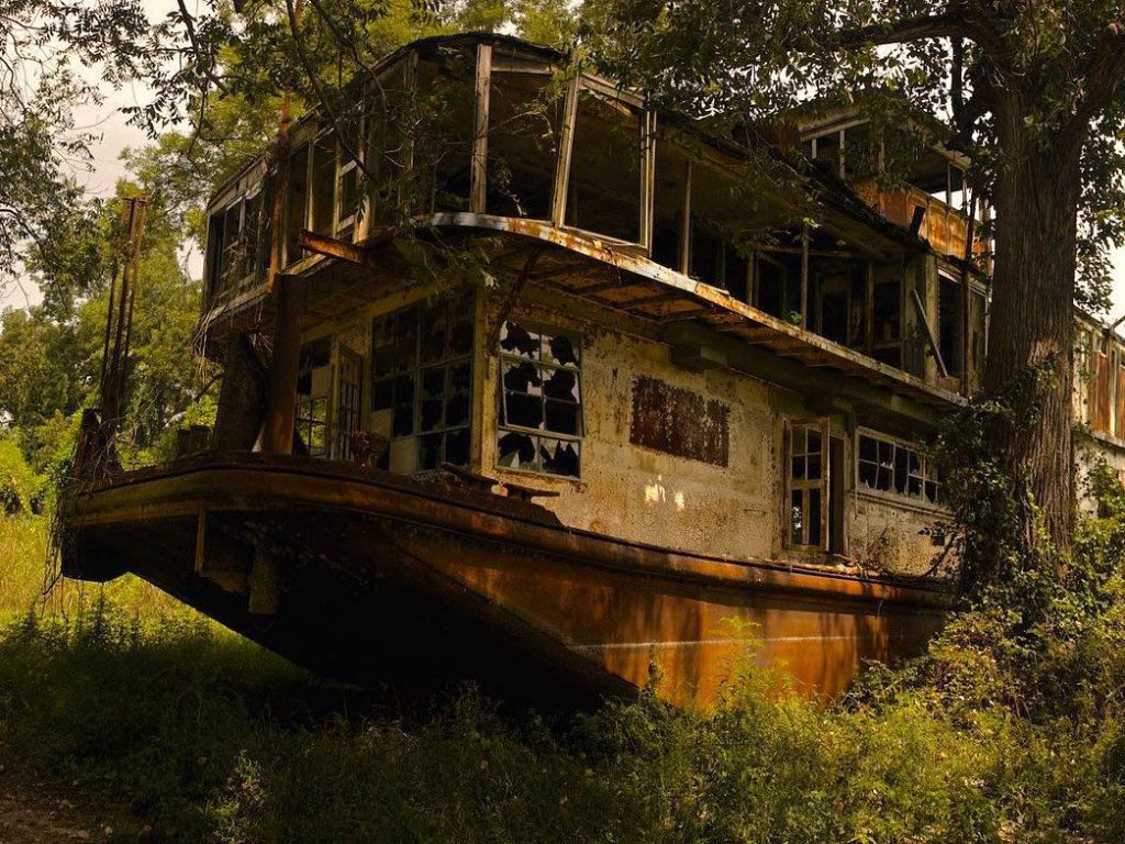 Amazing Abandoned Places (23 pics)