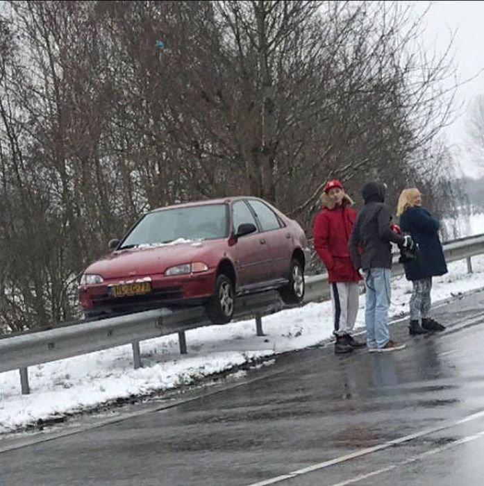 What Is Going On Here? (19 pics)
