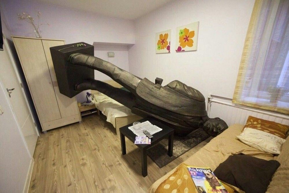 What Is Going On Here? (23 pics)