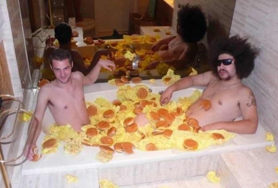 What Is Going On Here? (23 pics)