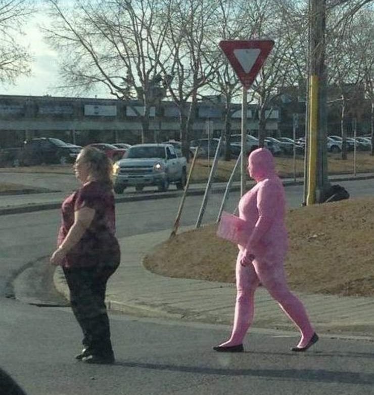 What Is Going On Here? (23 pics)