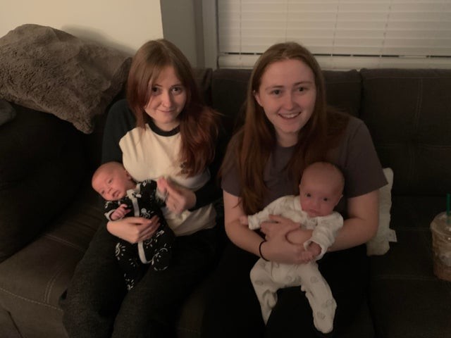 Very Similar Twins (14 pics)